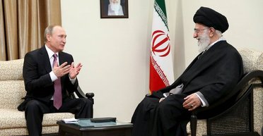 Боится "дворцового переворота": смерть аятоллы Хаменеи усилила паранойю Путина, — Politico