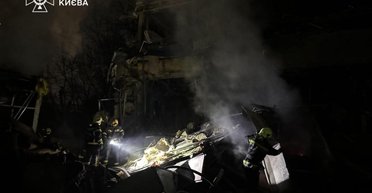 Взрывы в Киеве: ВС РФ ударили баллистическими ракетами, первые фото разрушений