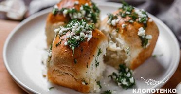 Ідеально до борщу: рецепт пампухів з часником