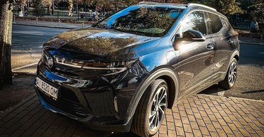В Украине появился редкий электрокроссовер от General Motors с запасом хода 500 км (фото)
