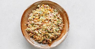 Салат с копченой колбасой и корейской морковкой: рецепт вкусного и сытного блюда