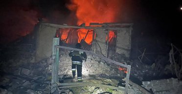 Російські окупанти вдарили по Харкову ракетами: постраждали будинки, почалася пожежа