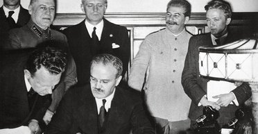 Кремлевский банкет. Как Сталин пил за здоровье Гитлера