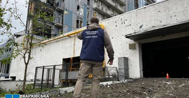 Повреждены десятки автомобилей и шестеро раненых: детали ночного обстрела Харькова (фото)