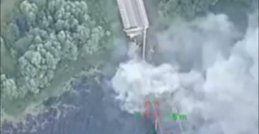 Операция продолжается: в разведке Британии показали, как уничтожаются понтоны в Курской области (фото)