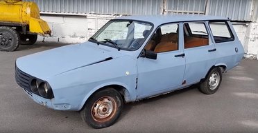 Простояло 30 лет в гараже: в Украине обнаружили интересное румынское авто 90-х (видео)