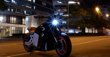 Двухколесная Tesla: на рынок выходит электромотоцикл с рекордным запасом хода (фото)