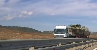 Окупанти перекидають бойові катери в Криму за сухопутним маршрутом, — "Атеш" (відео)