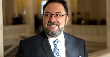 "Уровень компетенции — не приговор". Идеолог "слуг" Потураев — о турборежиме, рейтинге и вере в чудо