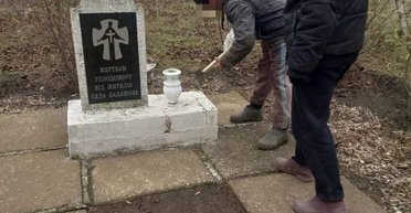На Херсонщине оккупанты уничтожают памятники жертвам Голодомора (фото)