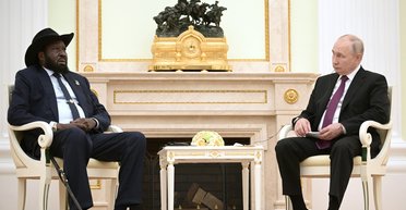 Путин провел нелепую встречу с африканским лидером, который ранее публично "намочил штаны"