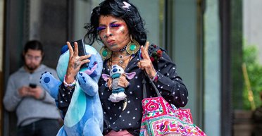 Клоунессу из США, пойманную с золотым пистолетом, приговорили к году тюрьмы в Австралии