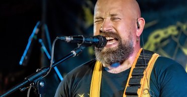 Відомий музикант разом з дружиною потрапили в ДТП (фото)