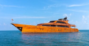 Кінотеатр на борту та розкішні каюти: чим унікальна найбільша дерев'яна яхта у світі (фото)