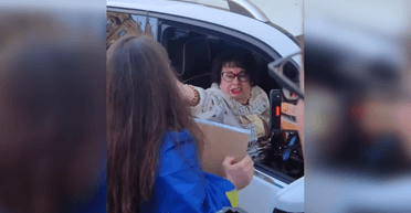 "Я сама мільйон дала": у Дніпрі депутатка штовхнула в обличчя активістку "Гроші на ЗСУ" (відео)