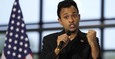 Называл Зеленского "нацистом": республиканец Рамасвами ушел из департамента Илона Маска