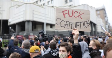 Боевая ничья. Как Европа рассудила спор Зеленского с Конституционным Судом Украины