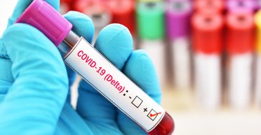 Один заражатиме дев'ятьох. Чого чекати Україні від штаму Дельта і як від нього рятуватися