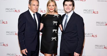 Бен Стіллер вийшов на червону доріжку з дружиною та сином (фото)