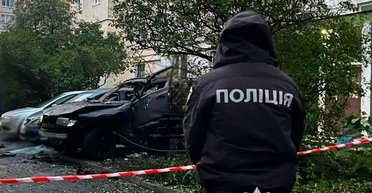 У Києві підірвали авто: поліція знайшла вибухівку під водійським сидінням BMW (фото)