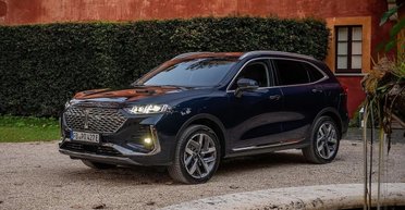 Богатое оснащение и 440 сил: в Европе появится новый китайский конкурент BMW X3 (фото)