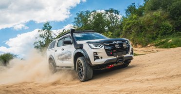 Для украинских дорог: представлен недорогой и экстремальный японский пикап (видео)