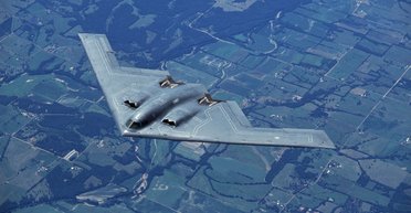Удар по Ирану близко: стелс-бомбардировщики B-2 Spirit летят на базу США в Тихом океане (фото)