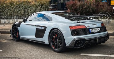 Таких уже не делают: в Украине замечен яркий тюнингованный суперкар Audi (фото)