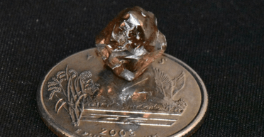 Турист приехал в США посмотреть запуск ракеты в космос и нашел бриллиант в грязи (фото)