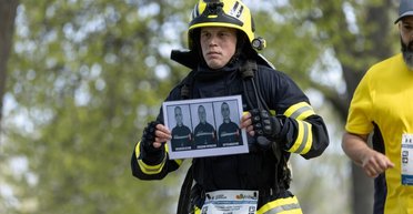 У Києві рятувальник пробіг 21 кілометр в пам'ять про загиблих побратимів із Харкова (фото)