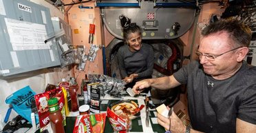 "Біль зник": космос у цікавий спосіб "вилікував" хвору шию астронавта, як так сталось