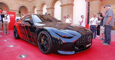 Свыше 800 сил и электрический режим: Mercedes показал свой самый мощный суперкар (фото)