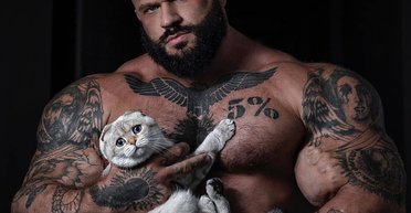 Потреблял 16 тысяч калорий в день: известный бодибилдер умер в возрасте 36 лет