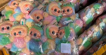 Контрабанда на трендах: на Закарпатті митники виявили повну фуру Лабубу (фото)