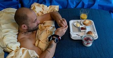 Добровольцям платять 5000 євро за лежання на спеціальному ліжку: в чому підступ (фото)