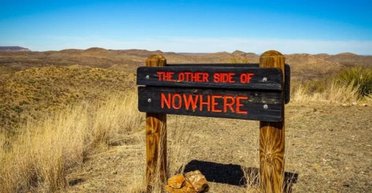 Дочка пішла по допомогу: батько пив із калюжі та їв пуголовків заради виживання у пустелі (фото)