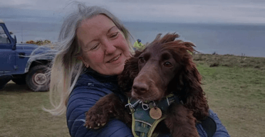 Женщину спустили со скалы на веревках, чтобы спасти собаку: детали операции (фото)