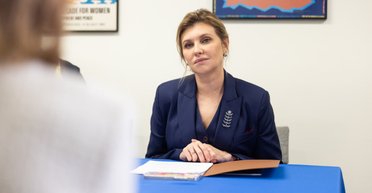 Слишком синий цвет и большой жакет: что не так в образе Елены Зеленской на встрече с королевой Швеции