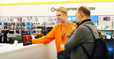 Сервис по обслуживанию покупателей на жестовом языке подключен в 20 магазинах Фокстрот