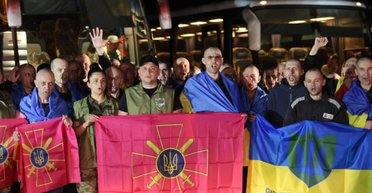 Обмен пленными с РФ: домой вернулся последний из защитников острова Змеиный (видео)