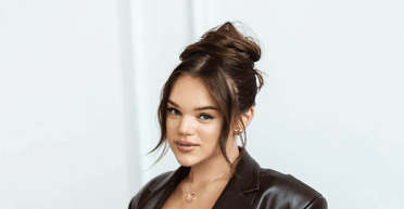 Блогерша Верба показала последствия "прилета", которые видны из ее окна (фото)