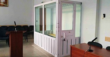 Изнасиловали мать двоих детей: дело российских военных передали в суд (фото)