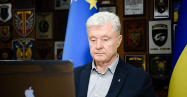 Порошенко встановив російськомовний Windows на Mac, а в ОП дивляться заборонену HDRezka (фото)