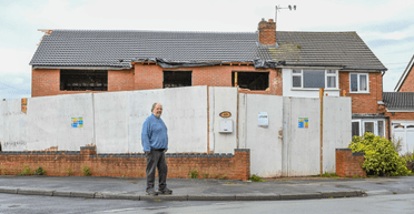 Перетворив життя сусідів на пекло: чоловіка змусили знести "жахливий" маєток (фото)