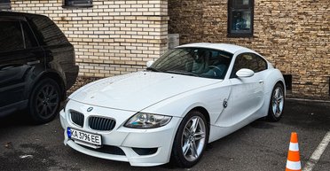 У Києві помітили дуже рідкісний спорткар BMW 2000-х із легендарним двигуном (фото)