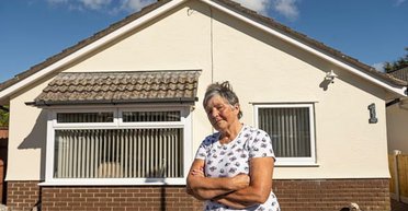 Пенсіонерка змушена продати будинок, щоб виплатити борг за 30 сантиметрів землі (фото)