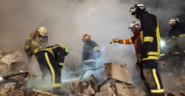 В Харькове из-под завалов достали тело ребенка: поисковые работы продолжаются, — ОВА (видео)