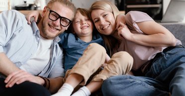 Помощь на ребенка от государства: сколько будут получать родители и опекуны в Украине в 2024 году