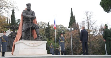 Вожди в голове. Почему в Крыму устанавливают памятники всем подряд