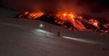 Лезут прямо в лаву: туристы мешают спасателям на вулкане Этна (видео)